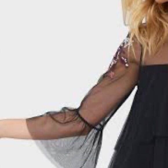 Willow & Clay Black Mesh Embroidered Floral Yoke Blouse Size M - Picture 3 of 8